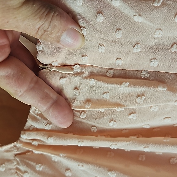 Blouse/dress size L.. I ❤️JOAN...PEACH WITH EMBROIDERED FLOWERS ON TOP - Picture 9 of 12